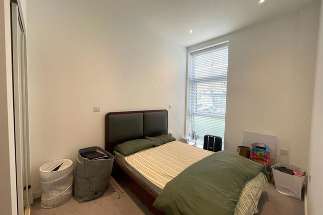 Flat for sale in London Road, Staines-Upon-Thames