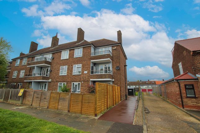 Thumbnail Flat for sale in Kingsbridge Road, Romford