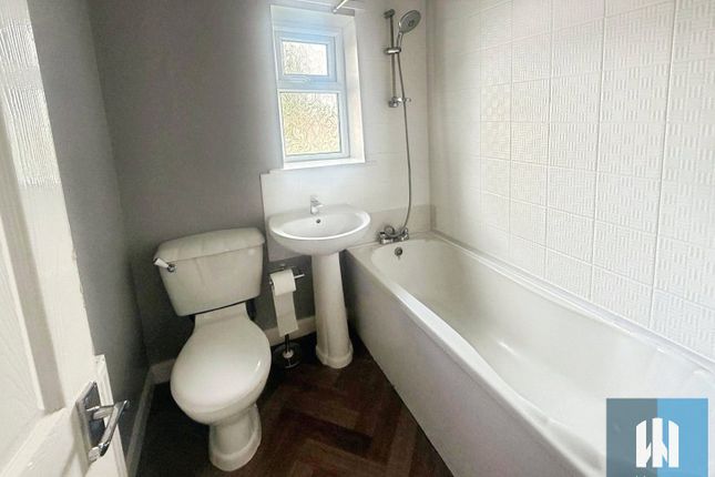 5, Highcroft Crescent, Huddersfield photo 5