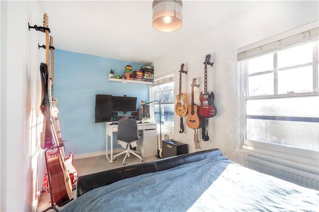 Flat for sale in Spencer Mews, Stockwell, London