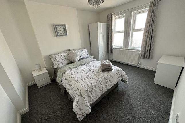 Shared accommodation to rent in Wallisdown Road, Bournemouth