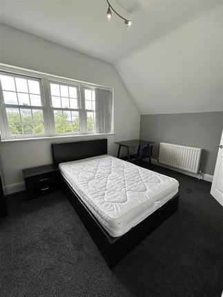 Room 4, Flat 3