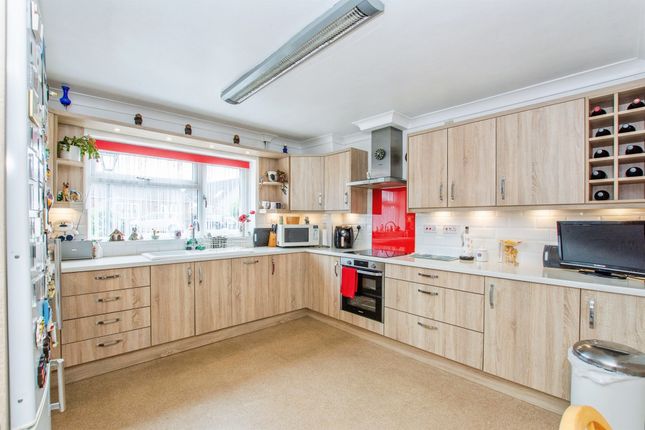 16, Hollycroft Road, WISBECH photo 2