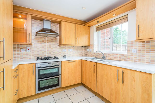29, Benham Drive, Reading photo 4