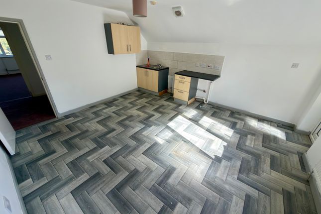 Flat 2, 82, Lower Prestwood Road, WOLVERHAMPTON photo 2