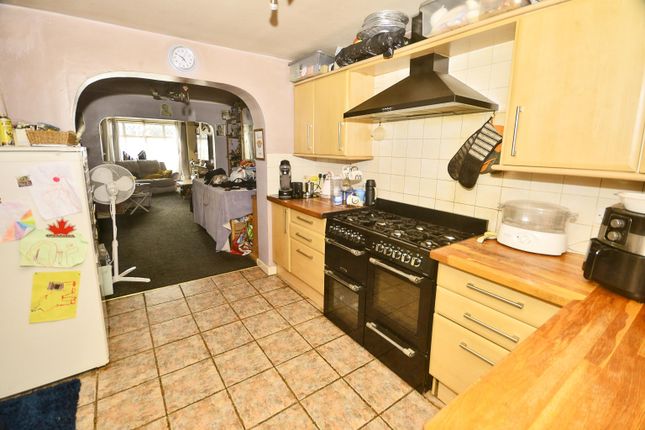Thumbnail Terraced house for sale in Kingsnorth Road, Ashford