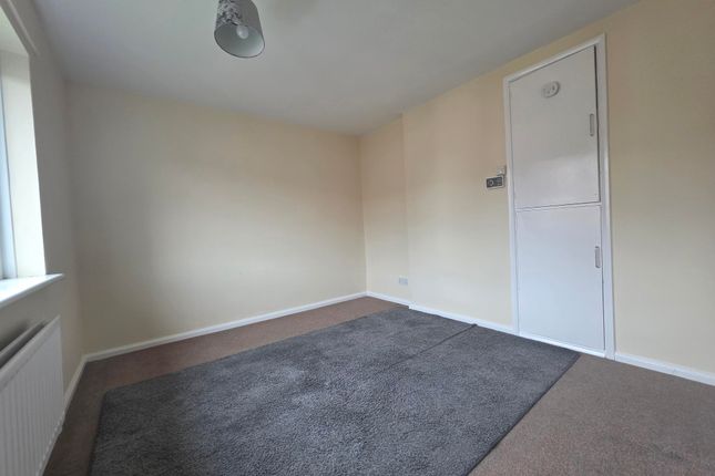 25, Walsall photo 4