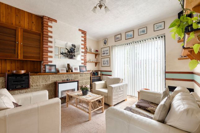 15, Broomloan Lane, Sutton photo 3
