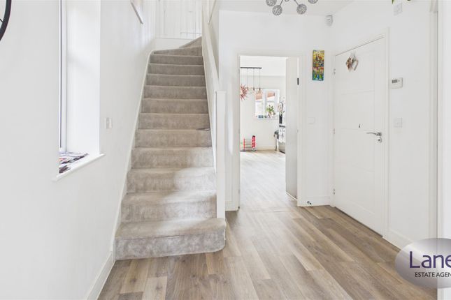 53, Archer Way, Enfield photo 4