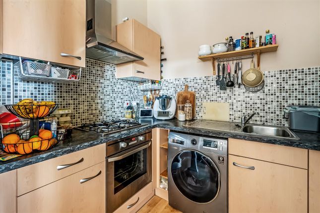 15 Cedar House, Park View Road, Leatherhead photo 4
