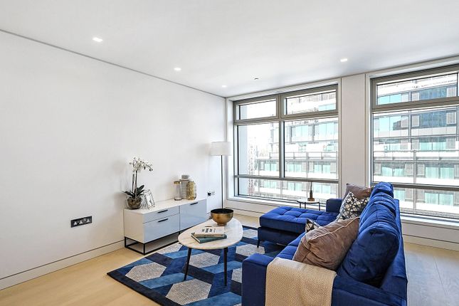 Flat to rent in New Oxford Street, London