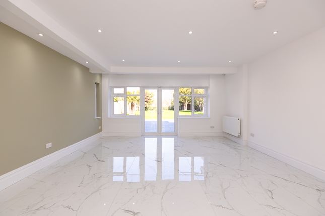 4, Bulstrode Way, Gerrards Cross photo 3