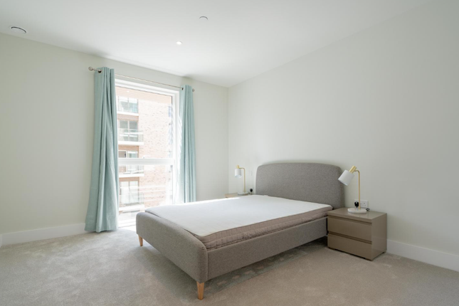 Flat 1003, Hopgood Tower, London photo 5