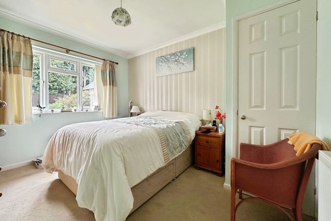 13, Burns Avenue, Fleet photo 4