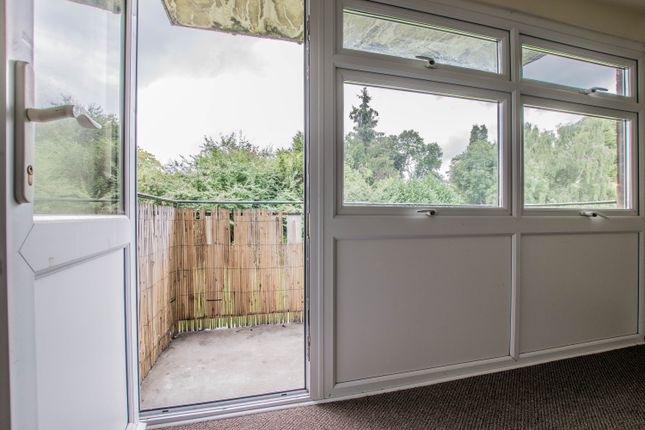 32 Hadleigh Court, High Road, Broxbourne photo 4