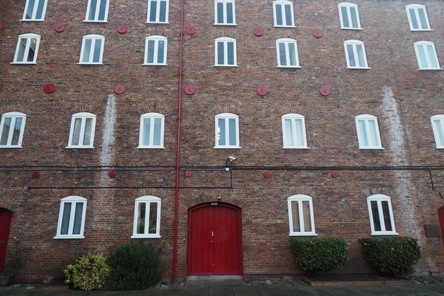 Thumbnail Flat to rent in Pease Court, High Street, Hull