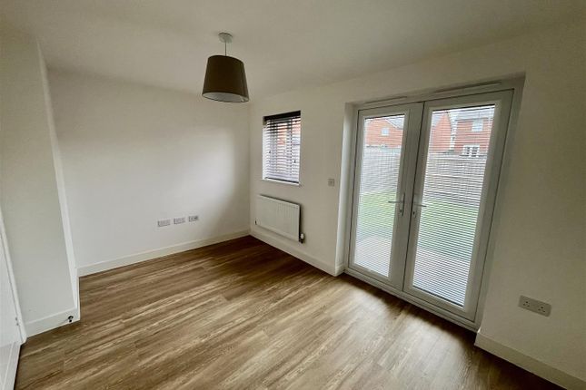32, Wagtail Walk, Axminster photo 2