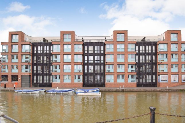 Homes For In The Docks Gloucester Gl1 Property Thumbnail Flat For In The Docks Gloucester