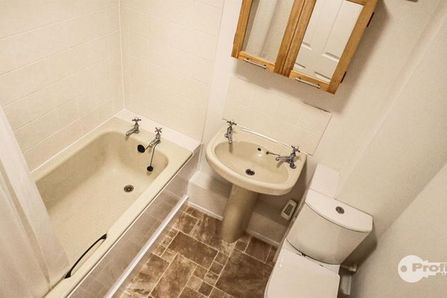 30, Highfield Court, Earl Shilton photo 2
