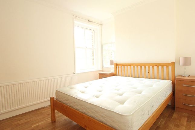 Flat 16, Cranfield Court, London photo 3
