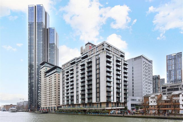 Thumbnail Flat for sale in Discovery Dock Apartments, 2 South Quay Square, Canary Wharf, London