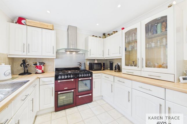 12, Churchfield Place, Par photo 2