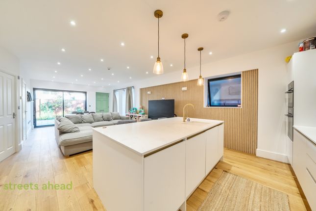 6, Maplehurst Square, 29, The Grove, Coulsdon photo 5