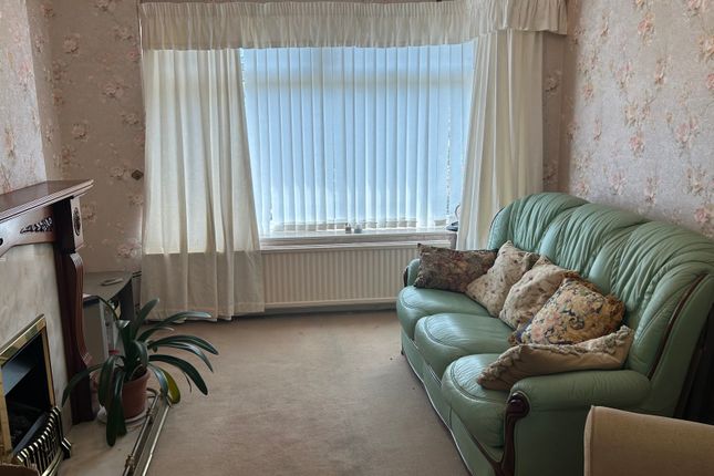 4, Ashfield Grove, Bradford photo 3