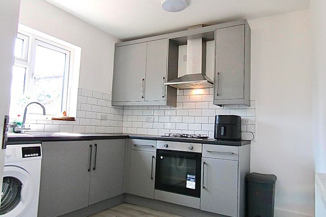 Nursery Way, Staines photo 5