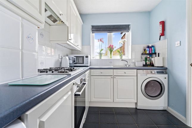 44, Furtherfield, Hertfordshire photo 4