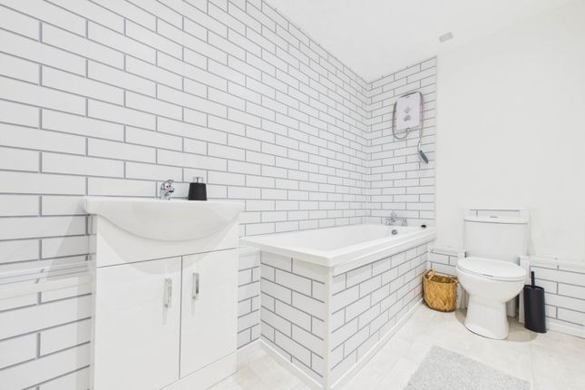 Flat 1, Mount Stewart Street, Carluke photo 3