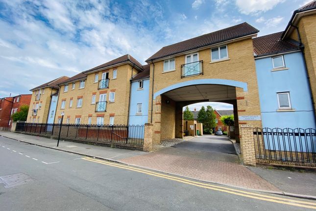 2-bed flat on Flat 1 Manchester Court,, Garvary Road, London, £1,750/mo