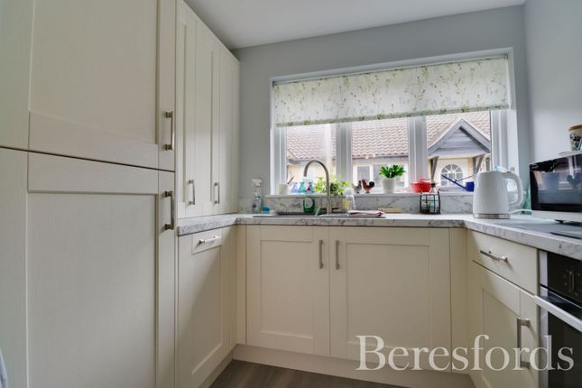 40, Newnham Green, Essex photo 3