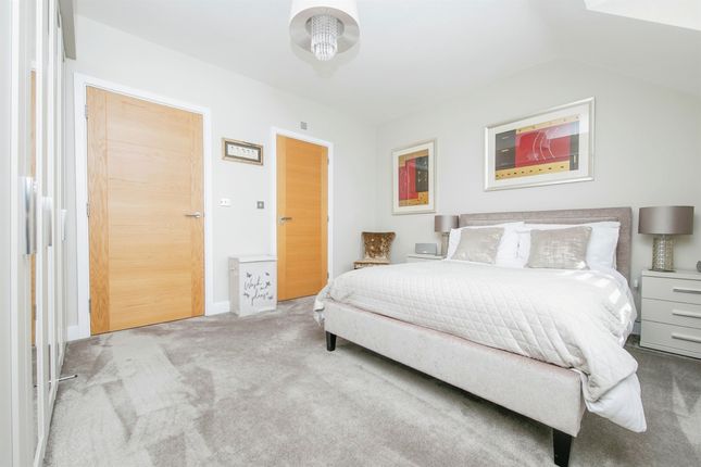 Flat for sale in Clarendon Way, Colchester