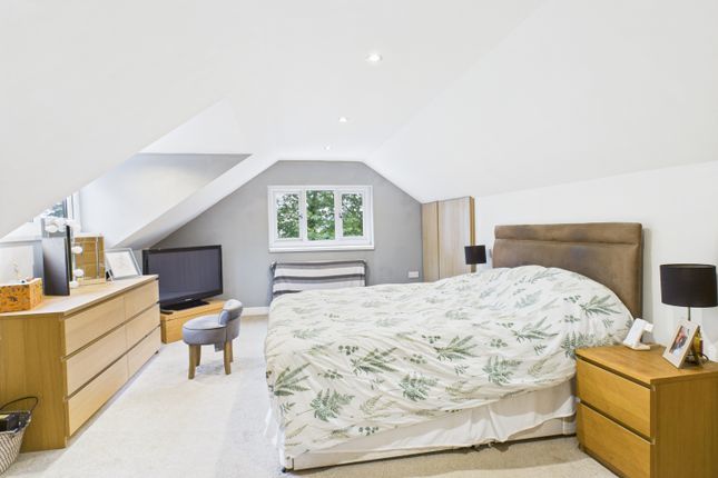 10, Blackthorne Road, Hyde photo 3