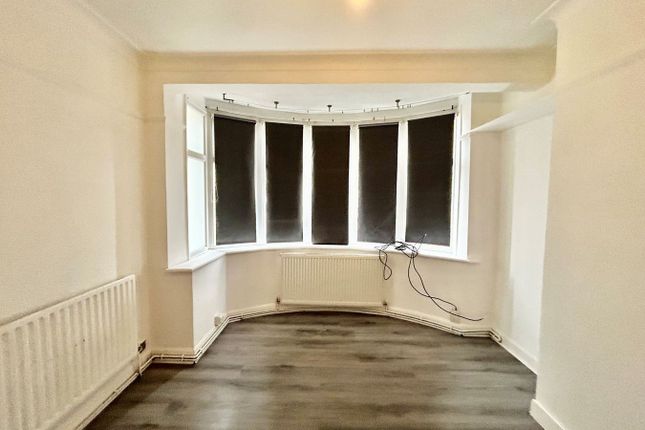 Tees Avenue, Greenford photo 3