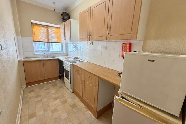 Flat, 6, Folkestone Court, Weston-Super-Mare photo 2