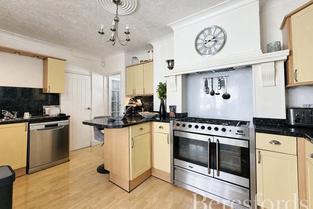27, Wickford Drive, Romford photo 2