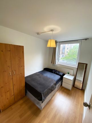 Thumbnail Room to rent in Downfield Close, London