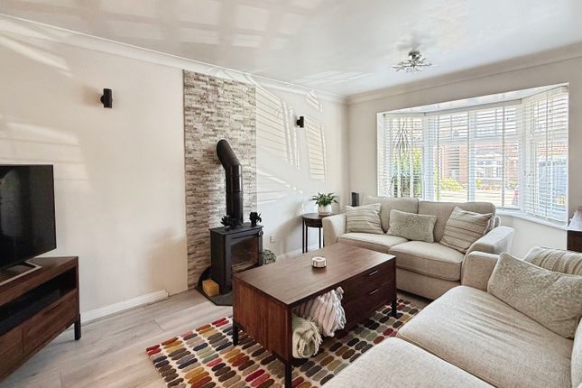 27, Willoughby Close, Westbury photo 3