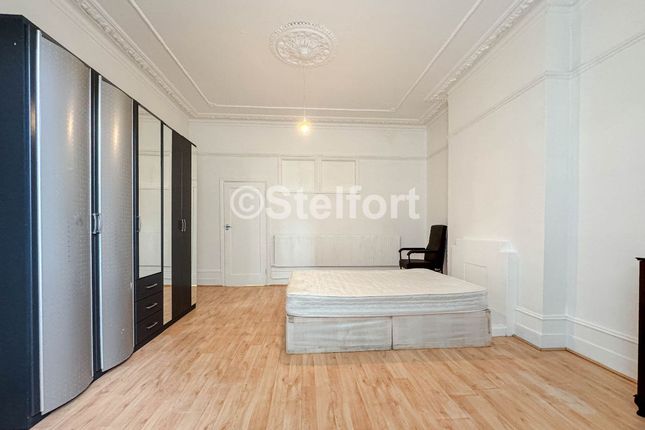 Flat to rent in Woodside Park Road, London