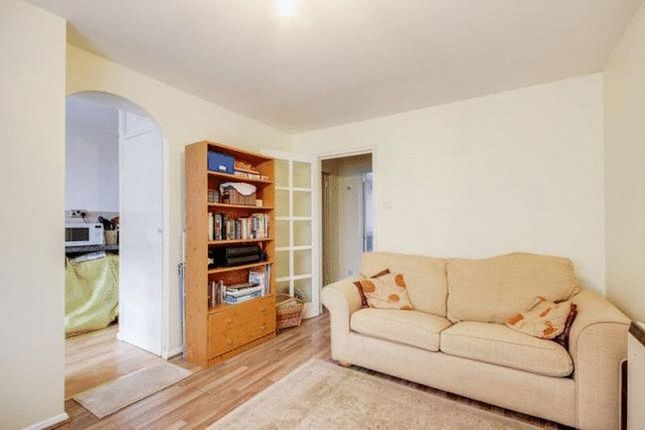 228, Magpie Close, Enfield photo 3