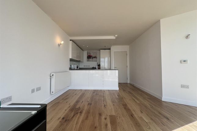 Flat to rent in Navigation Building, Station Approach, Hayes