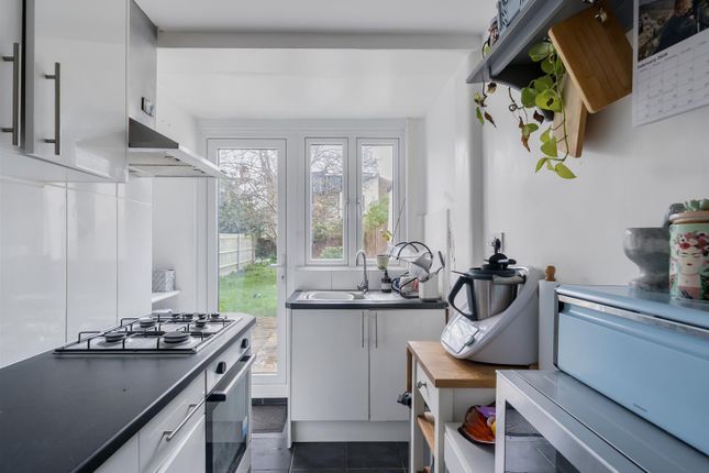 71, Liddell Gardens, London photo 4