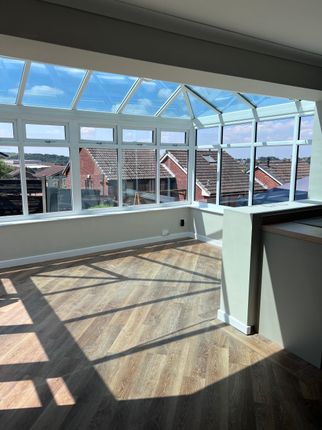 25 Lindale Rise, Oldham photo 5