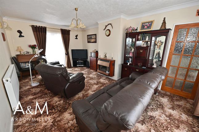 49, Tudor Crescent, Hainault photo 2