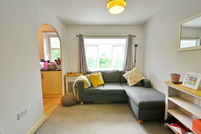 Flat to rent in Ladd Close, Kingswood