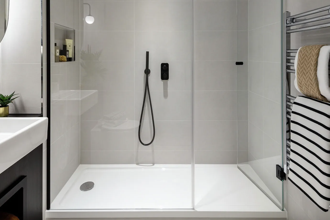 134, Goldsmith Avenue, Hendon, London  photo 5
