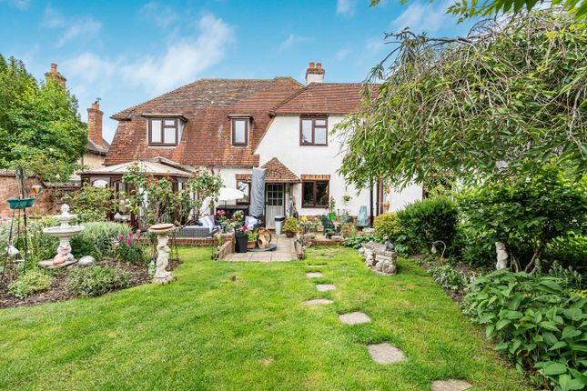 49, Badshot Lea Road, Farnham photo 4