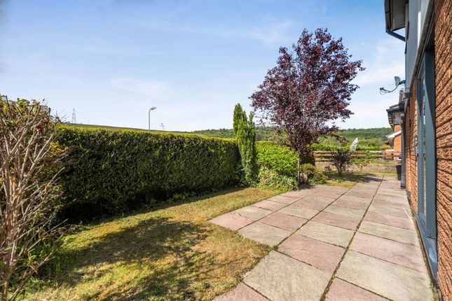 20, Taff Vale Estate, Treharris photo 4